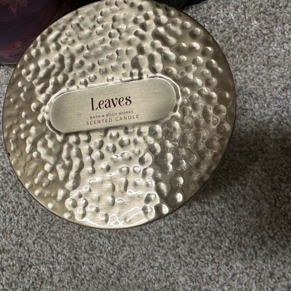 Bath and Body Works Leaves Candle 2016 - Picture 3 of 3